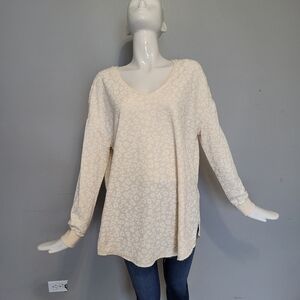 Z Supply V Neck Weekender in Leo Bone, VGUC, Size M